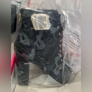 Shoedazzle Denim Camo high heel bootie size 6.5